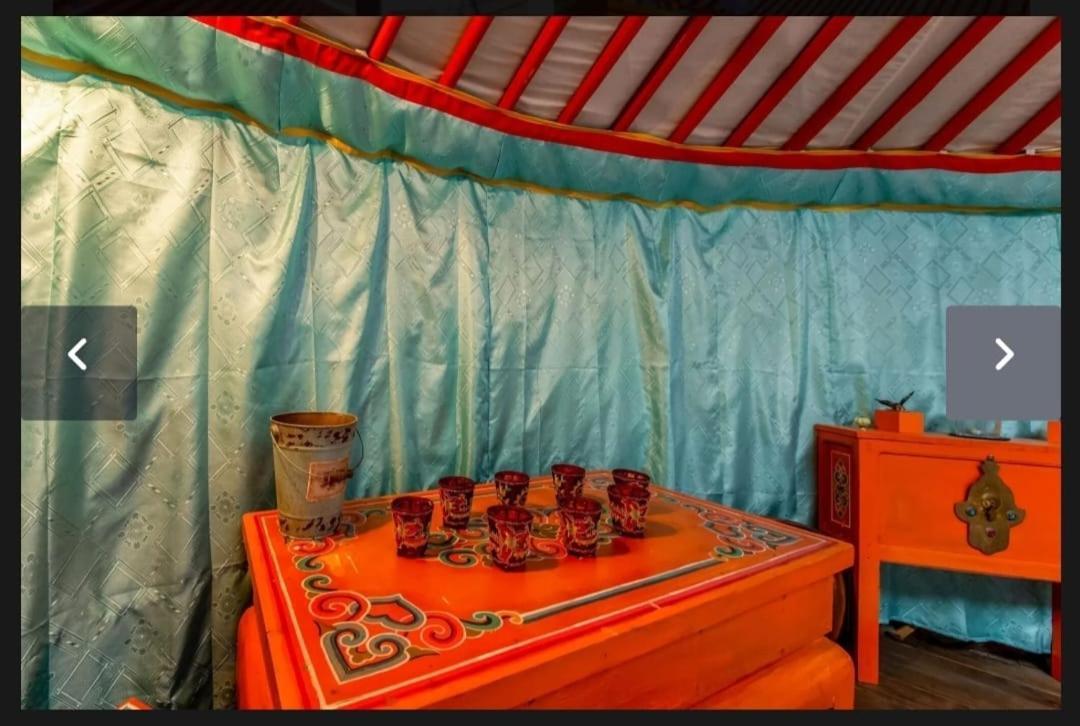 Yourte Mongole Et Cabane Уфализ Екстериор снимка